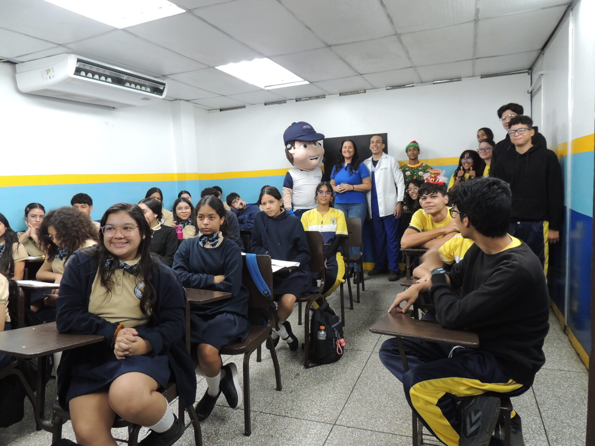 Summasalud en tu escuela visitó la UEI Juán Crisostomo Falcón de Barcelona